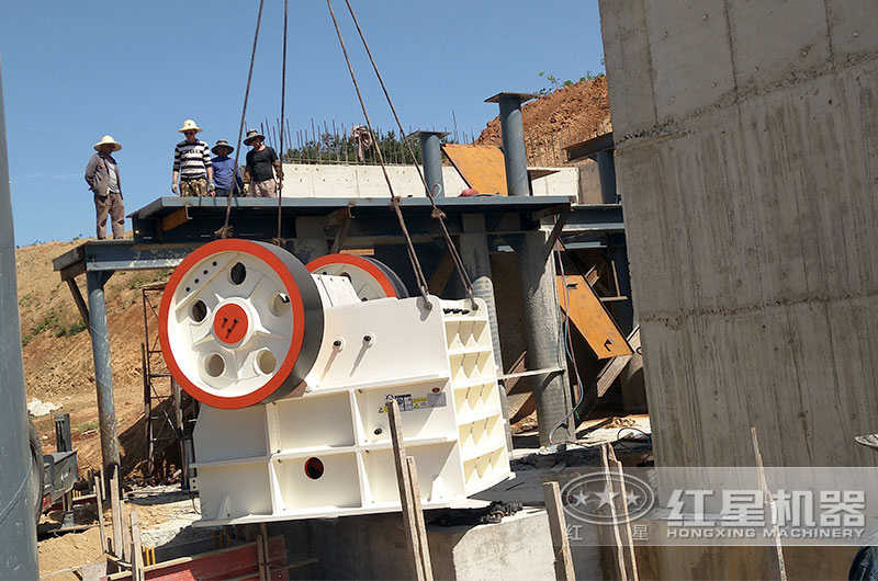 大型石場一般用什么破碎機？這里有現場視頻，有圖有真相