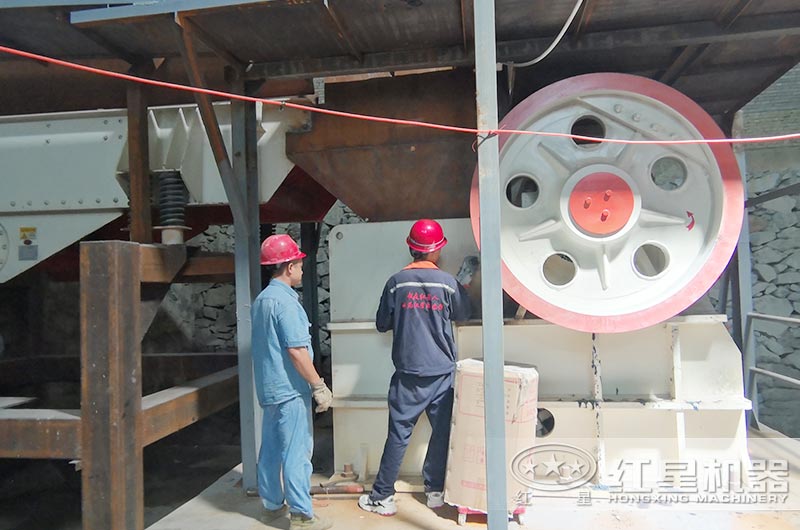 顎式破碎機安裝客戶現場 顎式破碎機安裝客戶現場