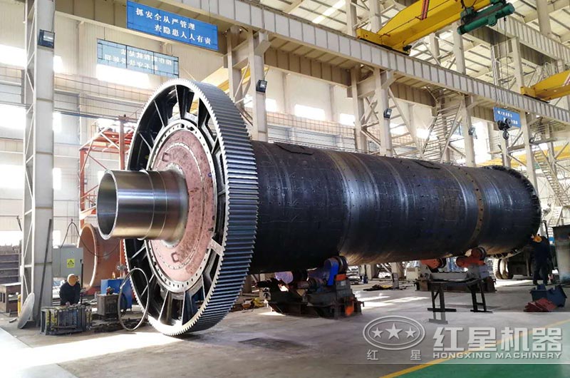 新型選礦球磨機生產車間 新型選礦球磨機生產車間