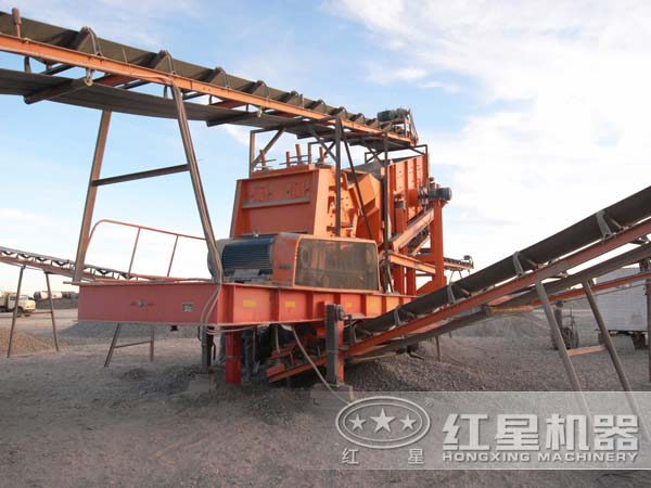 移動式石子破碎生產線生產現場 移動式石子破碎生產線生產現場