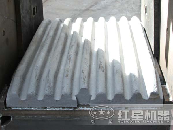 鄂式破碎機鄂板 鄂式破碎機鄂板